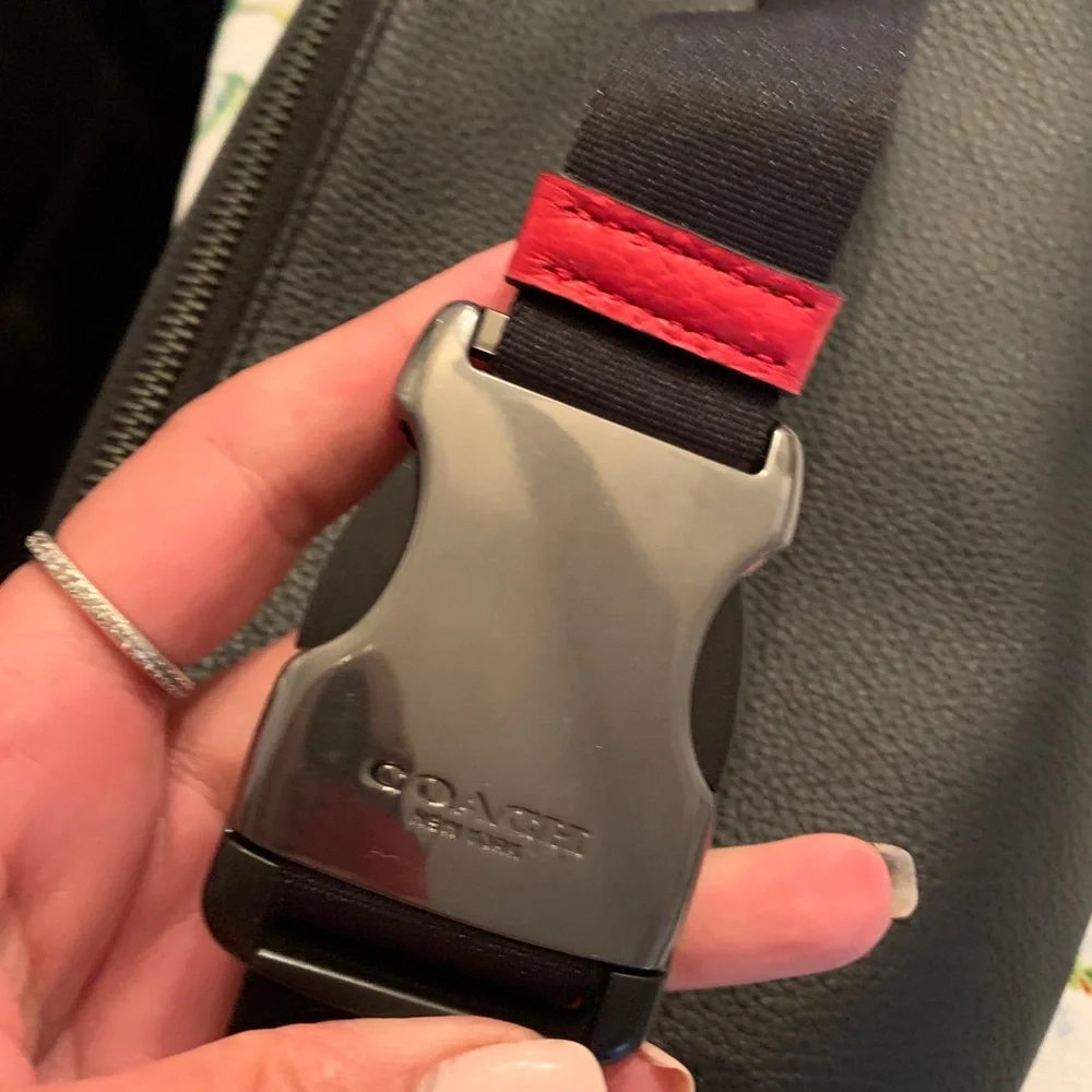 Authentic COACH Pebbled leather Mickey mousse Keith Disney 2 zips belt bag - Picture 13 of 16